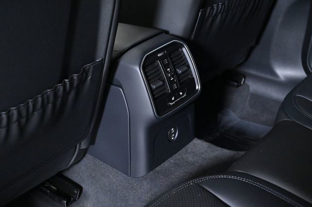 2025 Porsche Macan AWD - 22945002 - 19