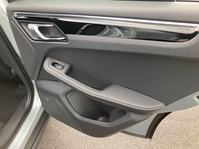 2025 Porsche Macan AWD - 22802530 - 23