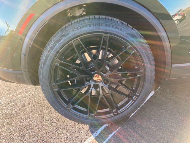 2025 Porsche Macan Electric 4S AWD - 22753142 - 14