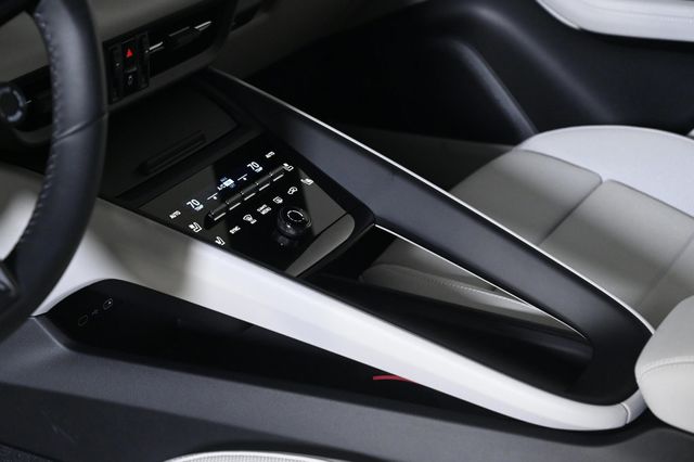 2025 Porsche Macan Electric RWD - 22968804 - 24