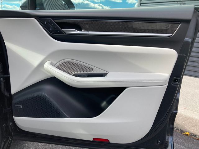 2025 Porsche Macan Electric Turbo AWD - 22952643 - 18