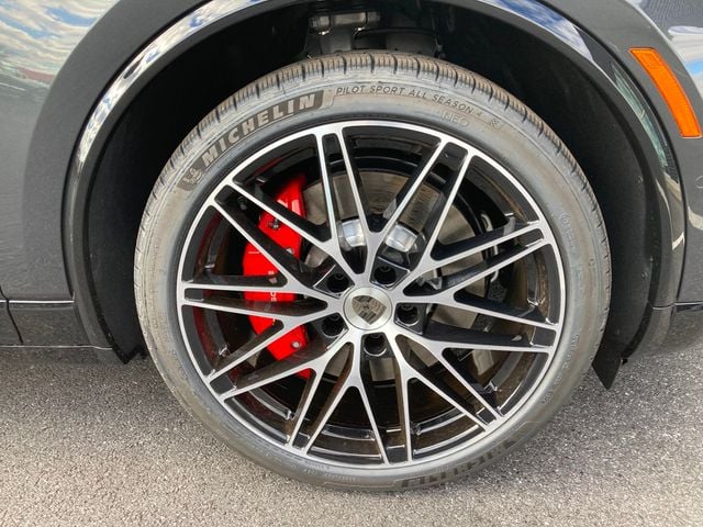 2025 Porsche Macan Electric Turbo AWD - 22952643 - 24