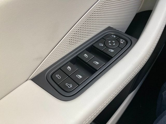 2025 Porsche Macan Electric Turbo AWD - 22952643 - 37