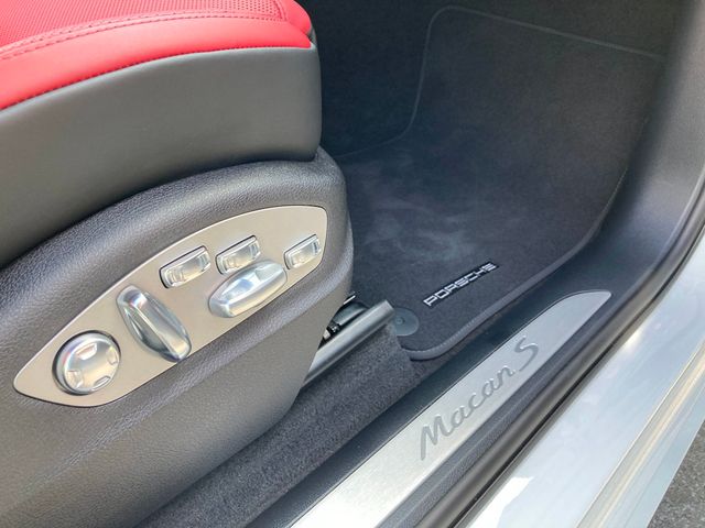 2025 Porsche Macan S AWD - 22915224 - 26