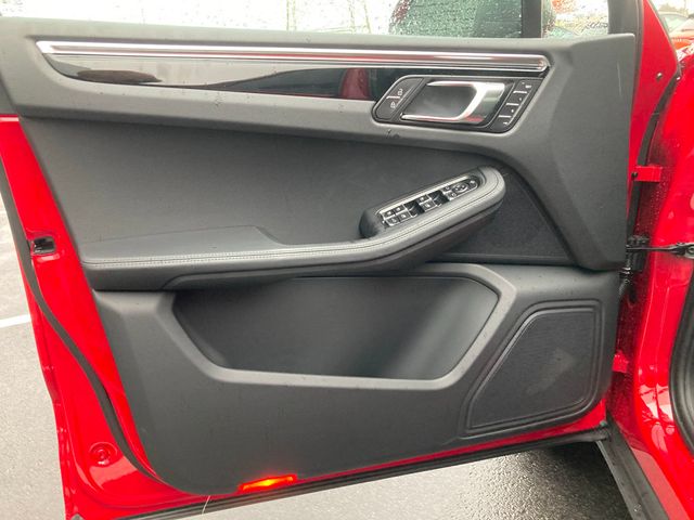 2025 Porsche Macan T AWD - 22694682 - 18