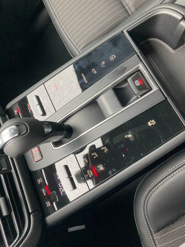 2025 Porsche Macan T AWD - 22694682 - 22