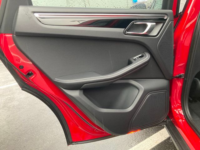 2025 Porsche Macan T AWD - 22694682 - 23