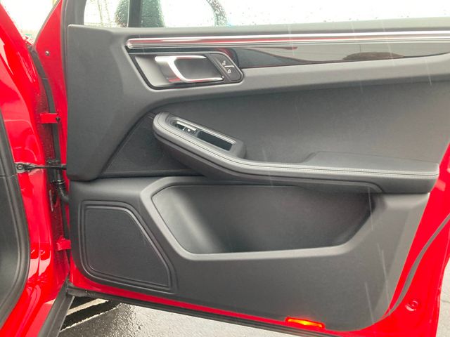 2025 Porsche Macan T AWD - 22694682 - 27