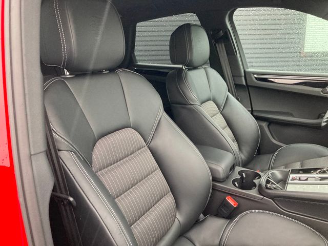 2025 Porsche Macan T AWD - 22694682 - 30