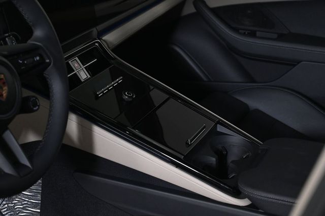 2025 Porsche Panamera 4 E-Hybrid AWD - 22944986 - 24