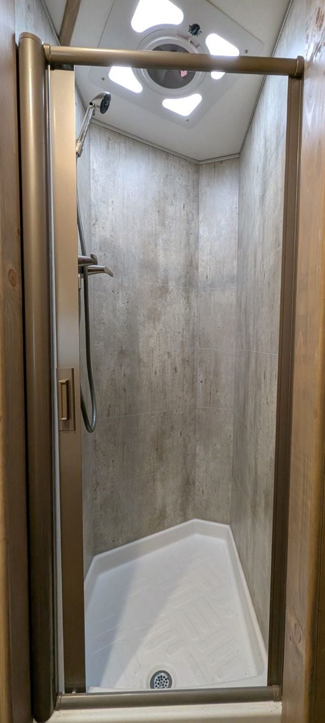 2025 Shadow 2 Horse Slant Bumper Pull Living Quarters  - 22805127 - 10