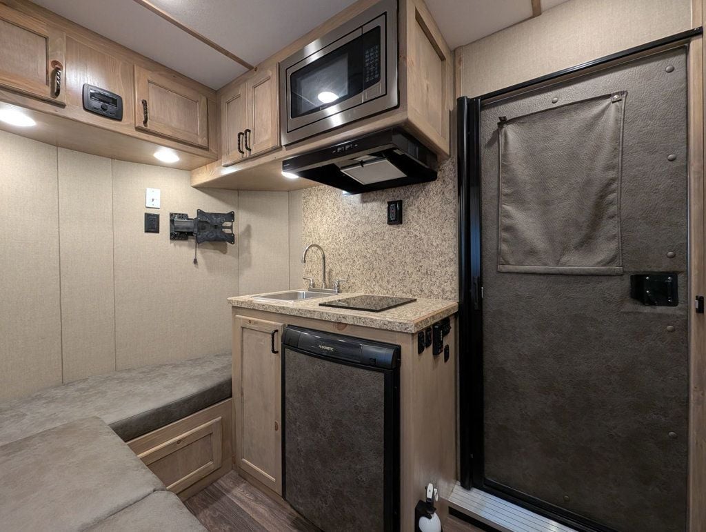 2025 Shadow 2 Horse Slant Bumper Pull Living Quarters  - 22805127 - 8