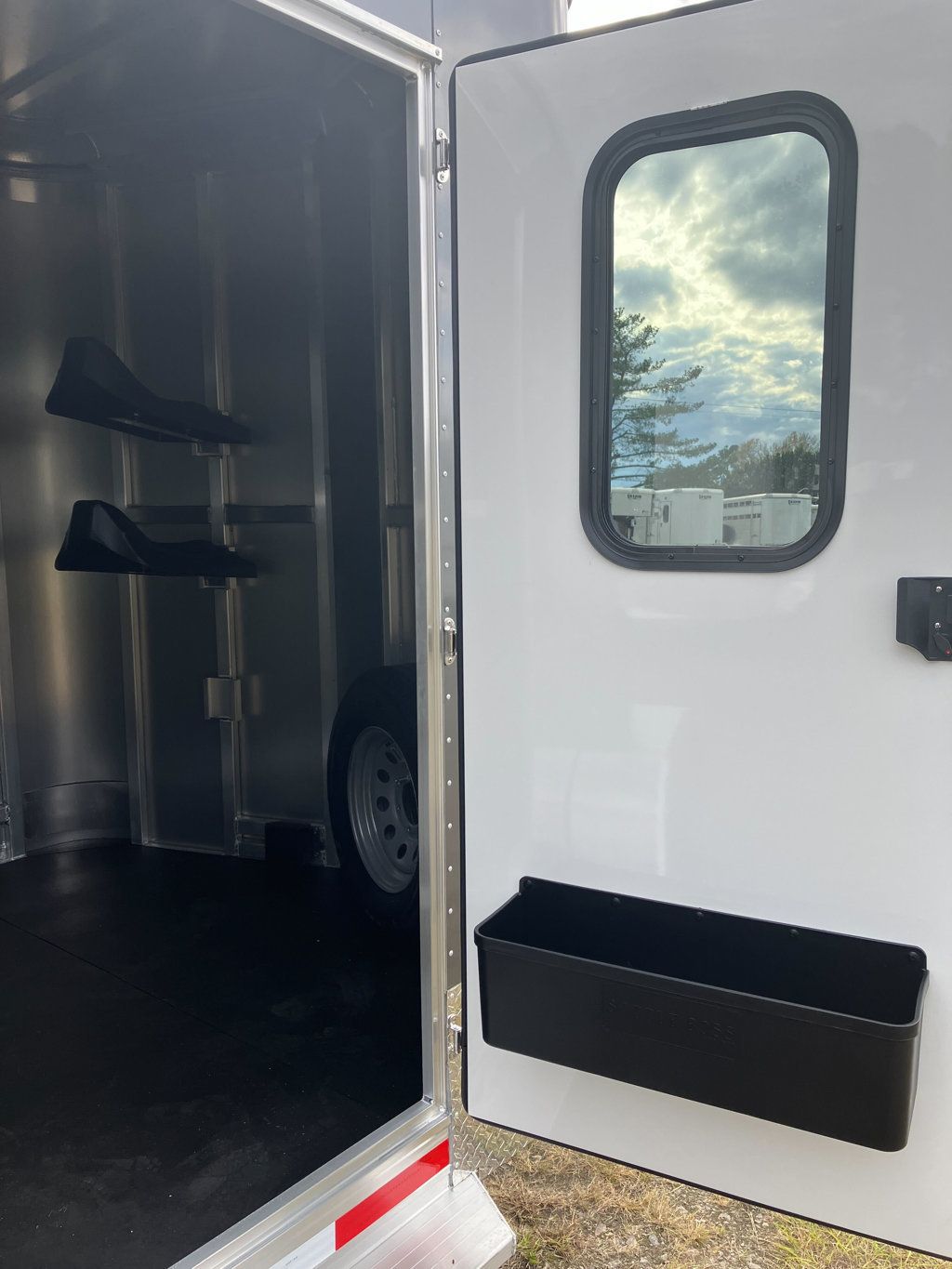 2025 Shadow 2 Horse Slant with Drop Feed Windows & Escape Door  - 22740555 - 2
