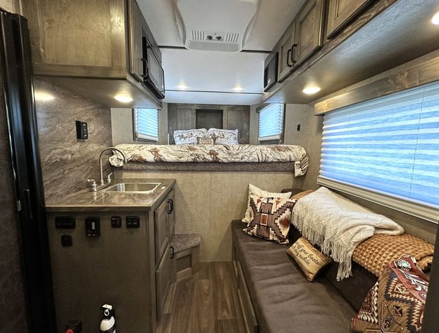 2025 Shadow 3 Horse Slant 5'6 Weekender Living Quarters  - 22685026 - 12