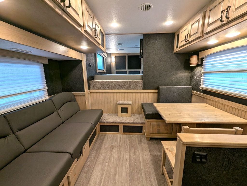 2025 Shadow 4 Horse Pro RawHide with 15' Living Quarters  - 22778940 - 10