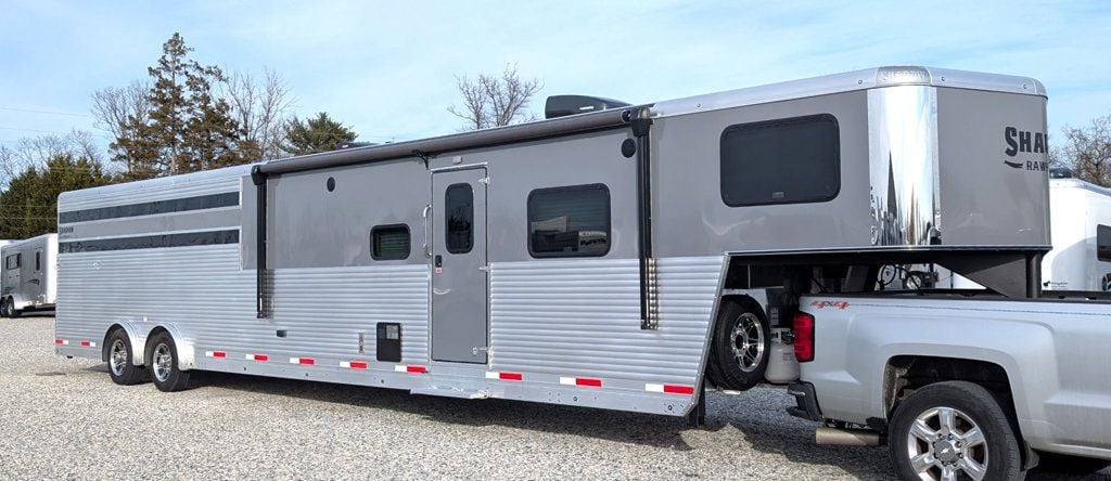 2025 Shadow 4 Horse Pro RawHide with 15' Living Quarters  - 22778940 - 2