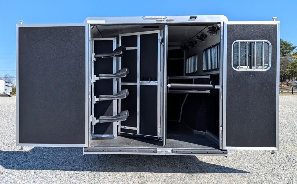 2025 Shadow 4 Horse Slant 10'6 Living Quarters SuperWide  - 22816038 - 4
