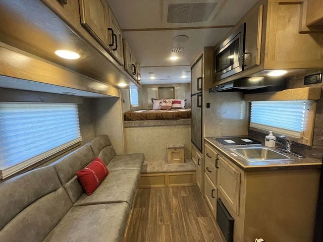 2025 Shadow 4 Horse Slant 10'6 Living Quarters with Slide  - 22780096 - 11