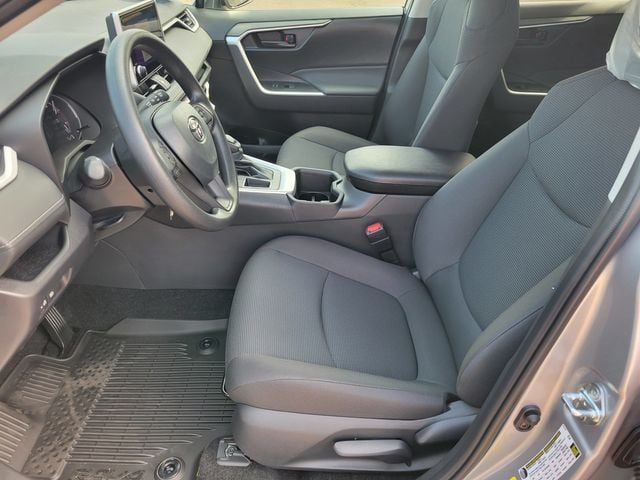 2025 Toyota RAV4 LE FWD - 22941640 - 3