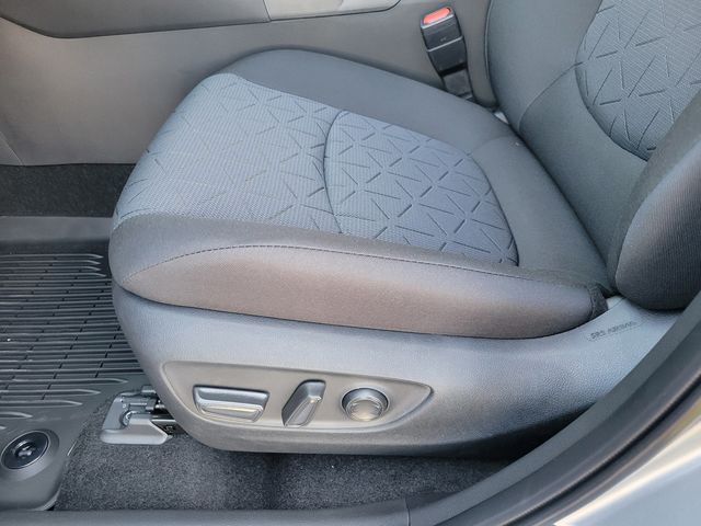 2025 Toyota RAV4 XLE FWD - 22946108 - 4