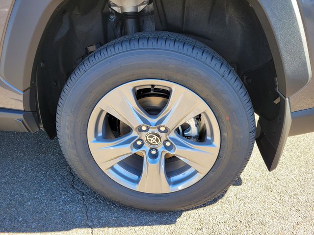 2025 Toyota RAV4 XLE FWD - 22965731 - 13