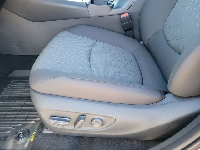 2025 Toyota RAV4 XLE FWD - 22965731 - 4