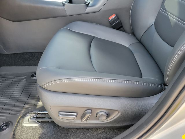 2025 Toyota RAV4 XLE Premium FWD - 22945571 - 4