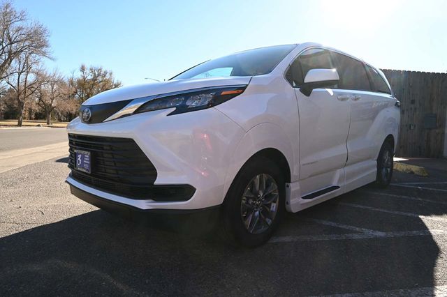 2025 Toyota Sienna LE AWD 8-Passenger - 22951136 - 9