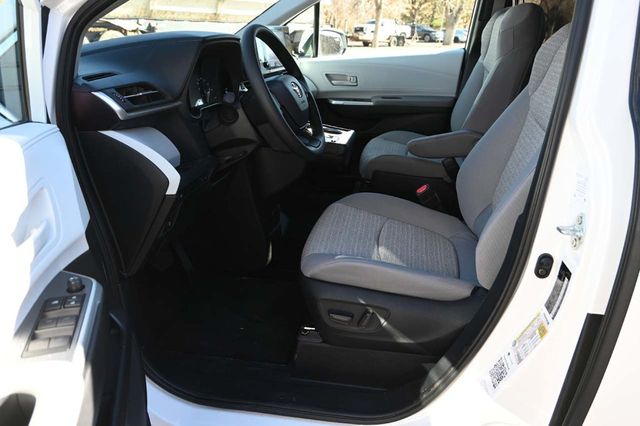 2025 Toyota Sienna LE AWD 8-Passenger - 22951136 - 12