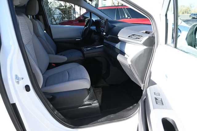 2025 Toyota Sienna LE AWD 8-Passenger - 22951136 - 14