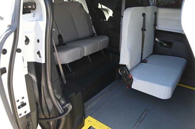 2025 Toyota Sienna LE AWD 8-Passenger - 22951136 - 17