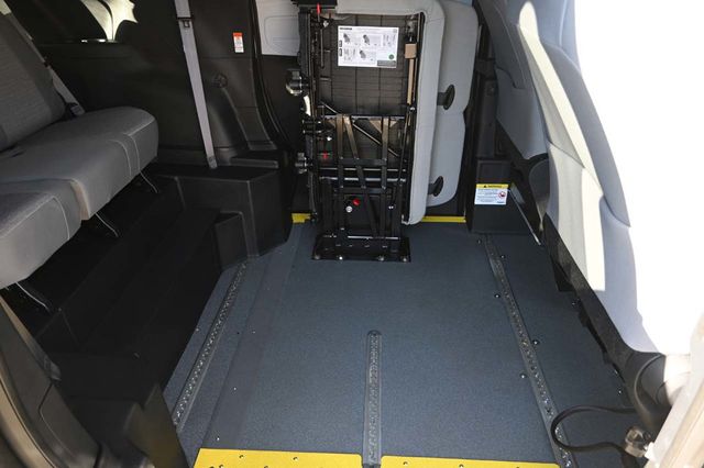 2025 Toyota Sienna LE AWD 8-Passenger - 22951136 - 19