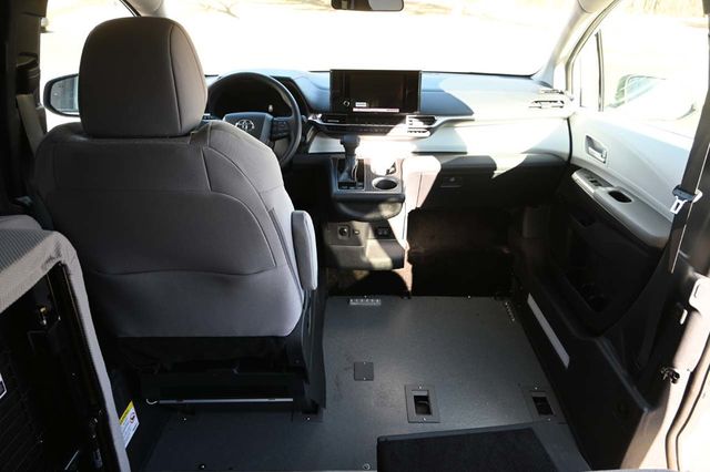 2025 Toyota Sienna LE AWD 8-Passenger - 22951136 - 21