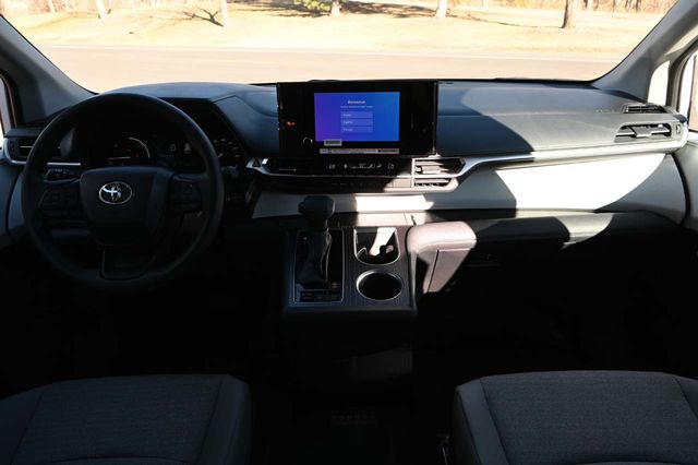 2025 Toyota Sienna LE AWD 8-Passenger - 22951136 - 22