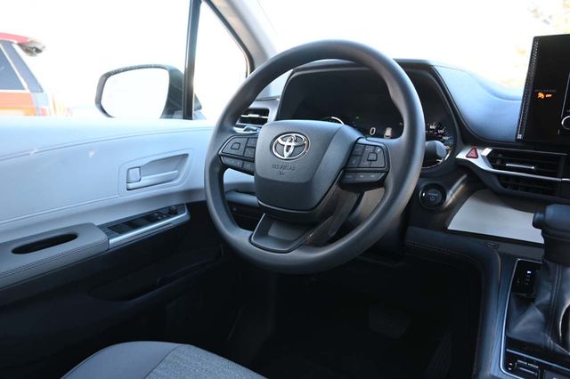 2025 Toyota Sienna LE AWD 8-Passenger - 22951136 - 24
