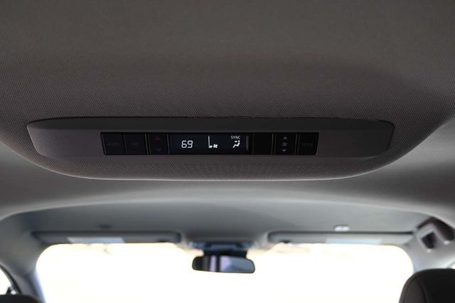 2025 Toyota Sienna LE AWD 8-Passenger - 22951136 - 28