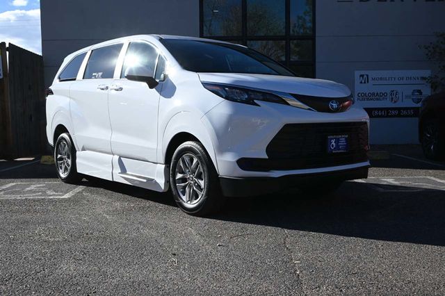 2025 Toyota Sienna LE AWD 8-Passenger - 22951136 - 2