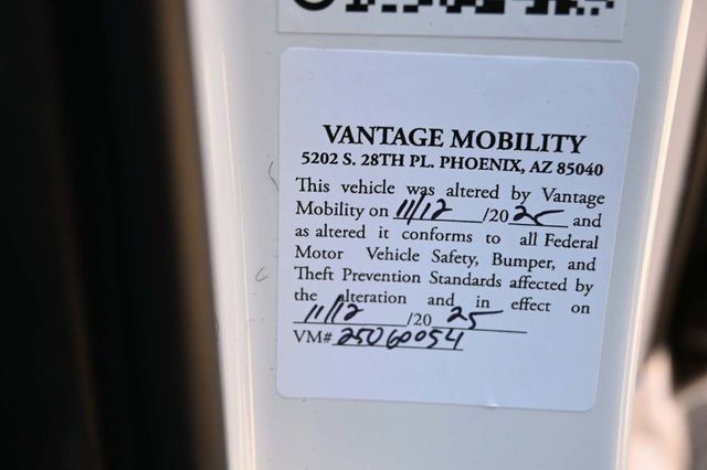 2025 Toyota Sienna LE AWD 8-Passenger - 22951136 - 34