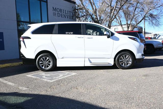2025 Toyota Sienna LE AWD 8-Passenger - 22951136 - 4