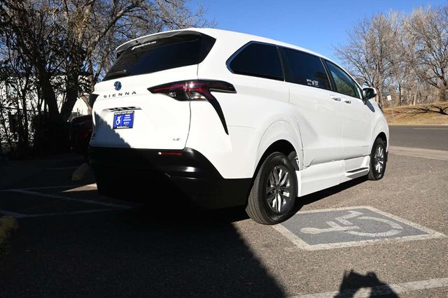 2025 Toyota Sienna LE AWD 8-Passenger - 22951136 - 5