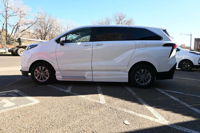 2025 Toyota Sienna LE AWD 8-Passenger - 22951136 - 8