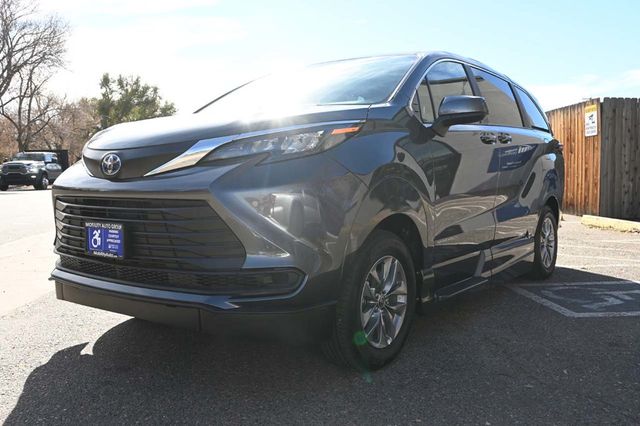 2025 Toyota Sienna LE FWD 8-Passenger - 22945229 - 9