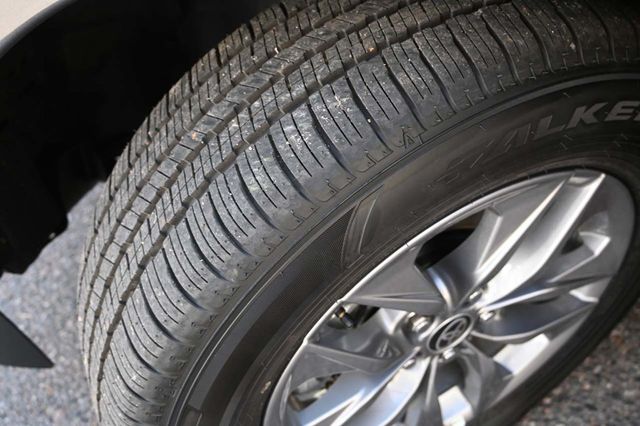 2025 Toyota Sienna LE FWD 8-Passenger - 22945229 - 10