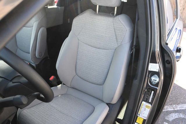 2025 Toyota Sienna LE FWD 8-Passenger - 22945229 - 13