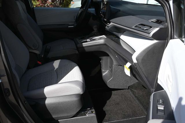 2025 Toyota Sienna LE FWD 8-Passenger - 22945229 - 14