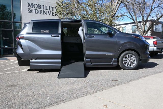 2025 Toyota Sienna LE FWD 8-Passenger - 22945229 - 16