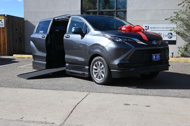 2025 Toyota Sienna LE FWD 8-Passenger - 22945229 - 1