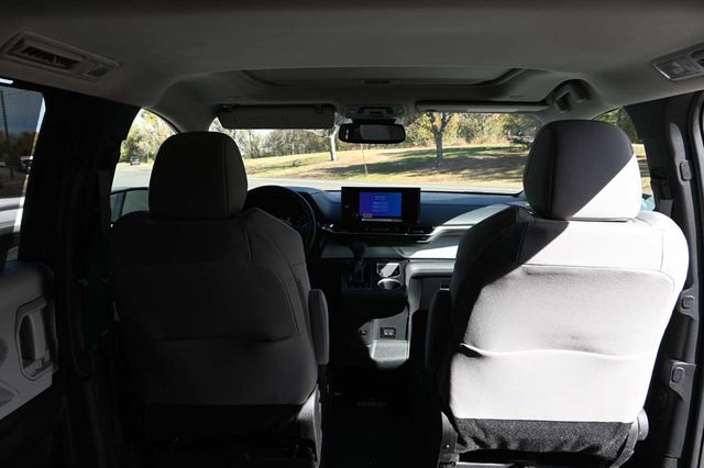 2025 Toyota Sienna LE FWD 8-Passenger - 22945229 - 19