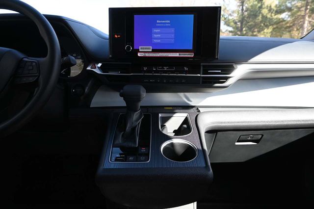 2025 Toyota Sienna LE FWD 8-Passenger - 22945229 - 22