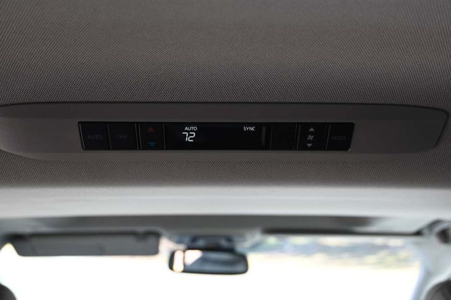 2025 Toyota Sienna LE FWD 8-Passenger - 22945229 - 26